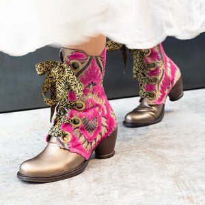 Fluevog LImited Edition Gladstone boots in Pink Brocade Size 10 NEW